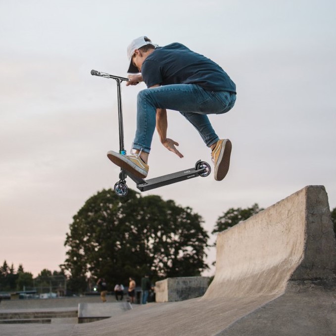 Fenomén mezi mladými, freestyle koloběžky dobývají Česko